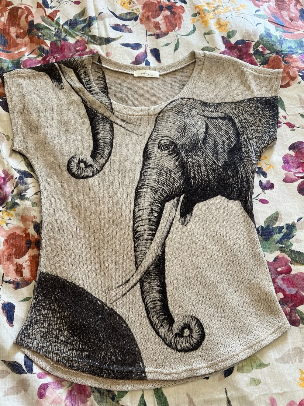 Gaze Elephant Graphic Tee - Beige